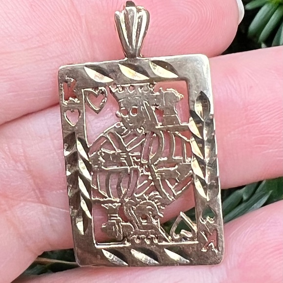 VINTAGE SOLID 14K YELLOW GOLD KING CARD POKER LARGE CHARM  VINTAGE SOLID 14K YELLOW GOLD KING CARD POKER LARGE CHARM PENDANT